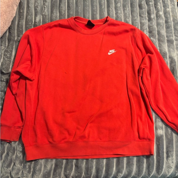 Nike Red Crewneck Sweater Vibrant Athletic Style - Picture 1 of 3